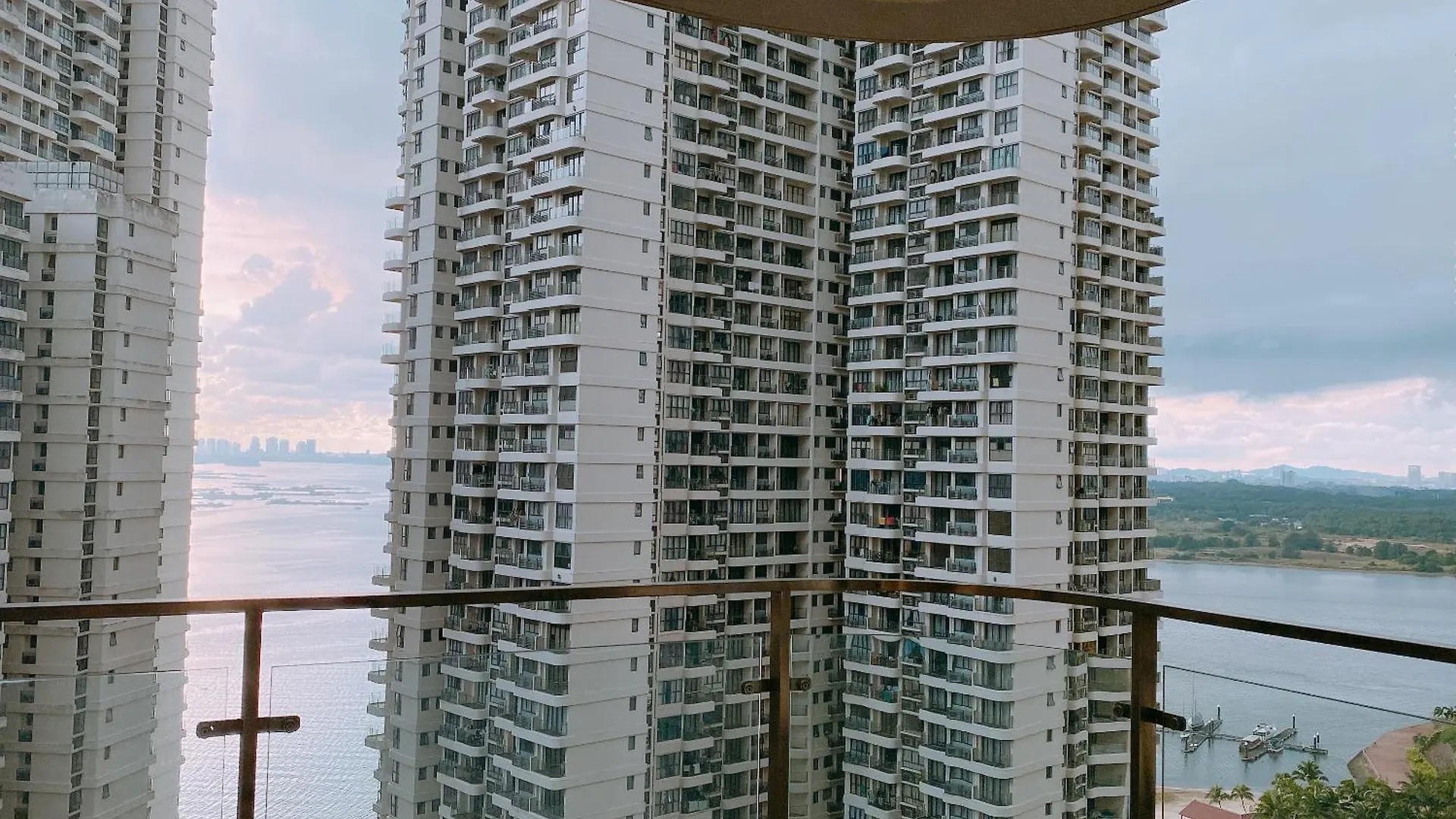 Seafront Country Garden Danga Bay By Lions Bay Apartment Johor Bahru